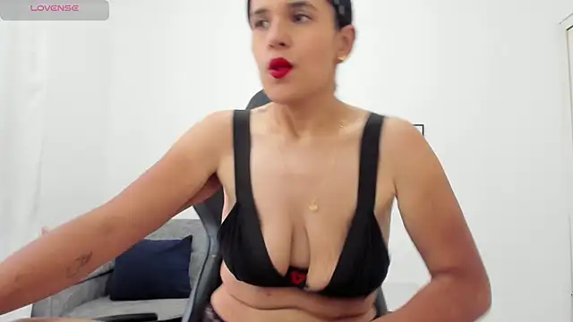 natalia curvy1 online show from 04-23-26, 05:48