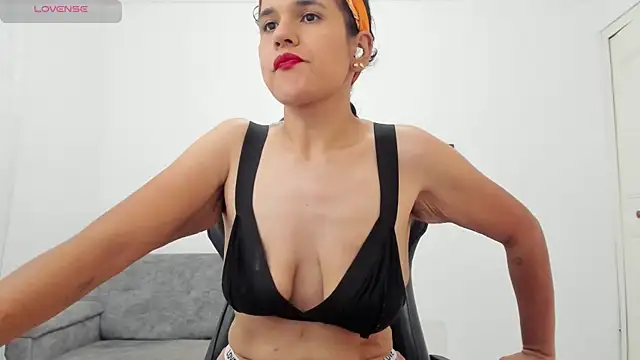 natalia curvy1 online show from 07-14-26, 05:40