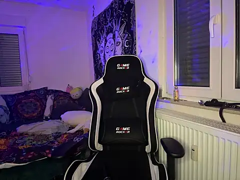 Snapshot of kinkygirl420x chatting on 02-11-25, 01:10 kinkygirl420x online show from 02-11-25, 01:10