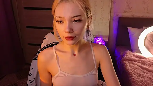 Snapshot of SandraBoyl chatting on 01-06-25, 12:59 SandraBoyl online show from 01-06-25, 12:59