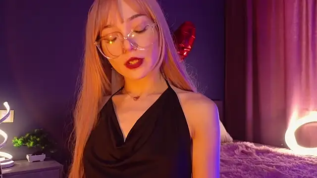 Snapshot of SandraBoyl chatting on 03-03-25, 04:25 SandraBoyl online show from 03-03-25, 04:25