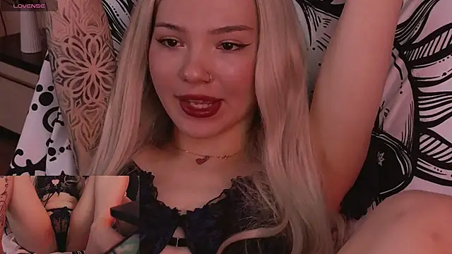 Snapshot of SandraBoyl chatting on 04-27-26, 02:42 SandraBoyl online show from 04-27-26, 02:42