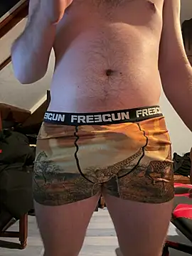 Snapshot of youlo71 chatting on 02-19-26, 12:28 youlo71 online show from 02-19-26, 12:28