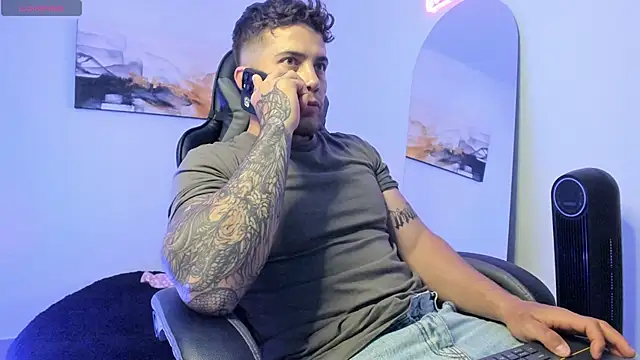 Snapshot of LucianSinclair chatting on 12-22-24, 11:09 LucianSinclair online show from 12-22-24, 11:09