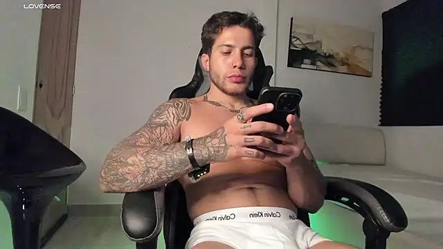 Snapshot of LucianSinclair chatting on 09-14-25, 02:11 LucianSinclair online show from 09-14-25, 02:11