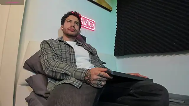 LucianSinclair online show from 11-24-25, 03:17