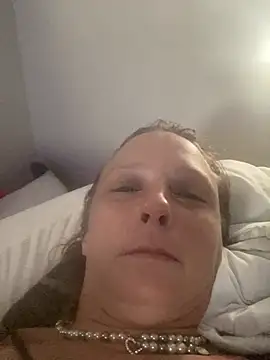 Everlyrose27 online show from 12-17-24, 02:33