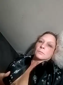 Everlyrose27 online show from 01-18-25, 04:26