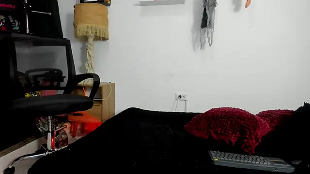 Snapshot of Tom_Krakow chatting on 12-07-24, 11:56 Tom Krakow online show from 12-07-24, 11:56