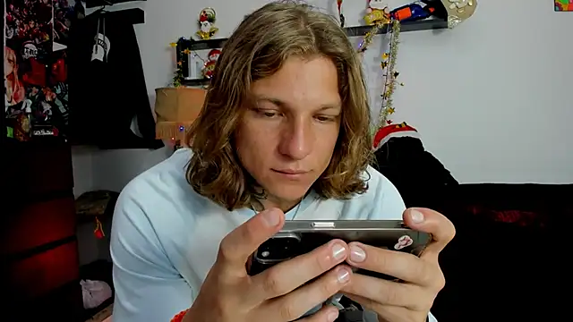 Snapshot of Tom_Krakow chatting on 12-12-24, 06:31 Tom Krakow online show from 12-12-24, 06:31