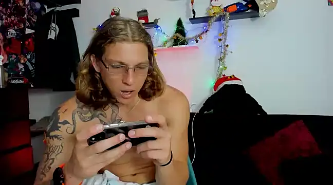 Snapshot of Tom_Krakow chatting on 12-12-24, 09:37 Tom Krakow online show from 12-12-24, 09:37