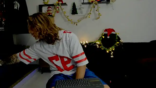 Snapshot of Tom_Krakow chatting on 12-27-24, 07:14 Tom Krakow online show from 12-27-24, 07:14