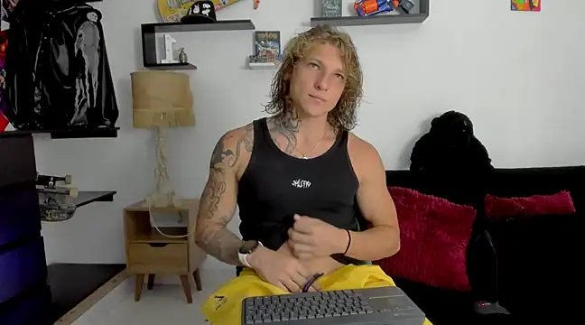 Snapshot of Tom_Krakow chatting on 01-09-25, 06:04 Tom Krakow online show from 01-09-25, 06:04