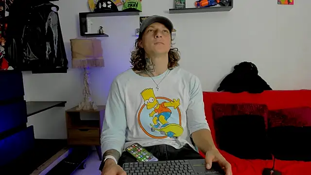 Snapshot of Tom_Krakow chatting on 01-17-25, 03:32 Tom Krakow online show from 01-17-25, 03:32