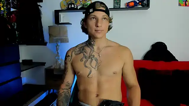 Snapshot of Tom_Krakow chatting on 02-19-25, 07:59 Tom Krakow online show from 02-19-25, 07:59