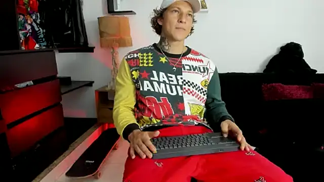 Snapshot of Tom_Krakow chatting on 02-21-25, 08:49 Tom Krakow online show from 02-21-25, 08:49