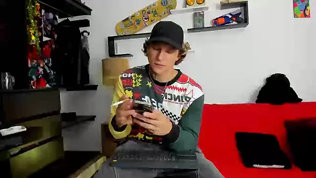 Snapshot of Tom_Krakow chatting on 02-26-25, 07:49 Tom Krakow online show from 02-26-25, 07:49