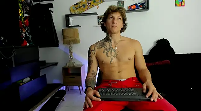 Snapshot of Tom_Krakow chatting on 02-28-25, 09:01 Tom Krakow online show from 02-28-25, 09:01