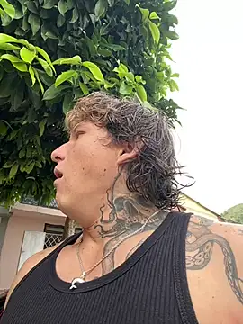 Snapshot of Tom_Krakow chatting on 03-04-25, 09:00 Tom Krakow online show from 03-04-25, 09:00