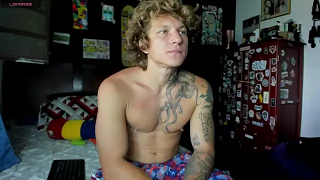 Snapshot of Tom_Krakow chatting on 09-08-25, 03:00 Tom Krakow online show from 09-08-25, 03:00