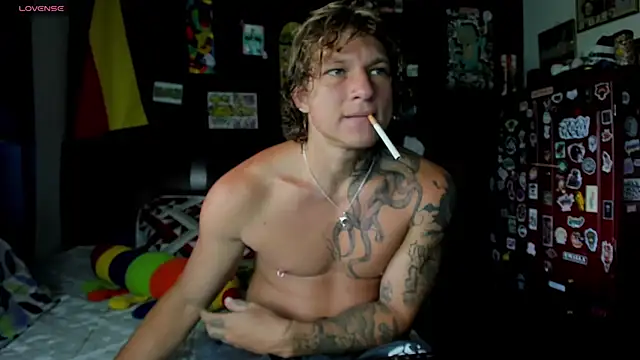 Snapshot of Tom_Krakow chatting on 09-15-25, 04:51 Tom Krakow online show from 09-15-25, 04:51