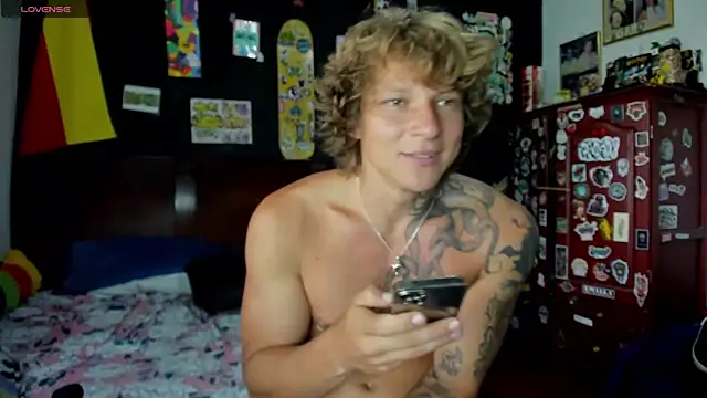 Snapshot of Tom_Krakow chatting on 09-20-25, 02:18 Tom Krakow online show from 09-20-25, 02:18