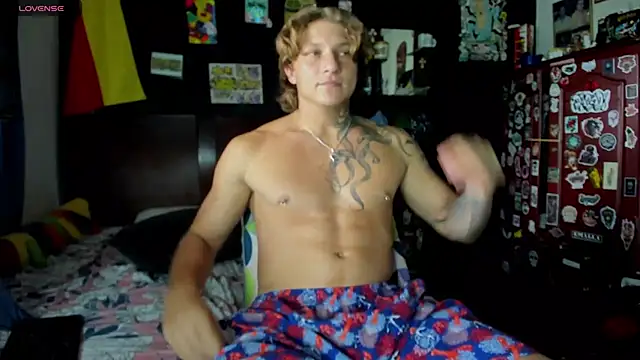 Snapshot of Tom_Krakow chatting on 09-23-25, 06:33 Tom Krakow online show from 09-23-25, 06:33