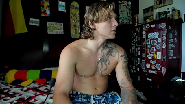 Snapshot of Tom_Krakow chatting on 10-23-25, 08:51 Tom Krakow online show from 10-23-25, 08:51