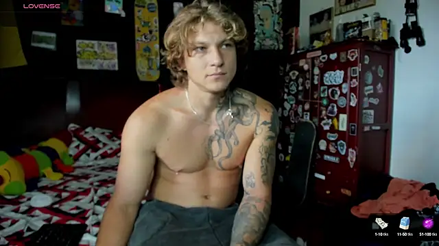 Snapshot of Tom_Krakow chatting on 10-25-25, 09:09 Tom Krakow online show from 10-25-25, 09:09