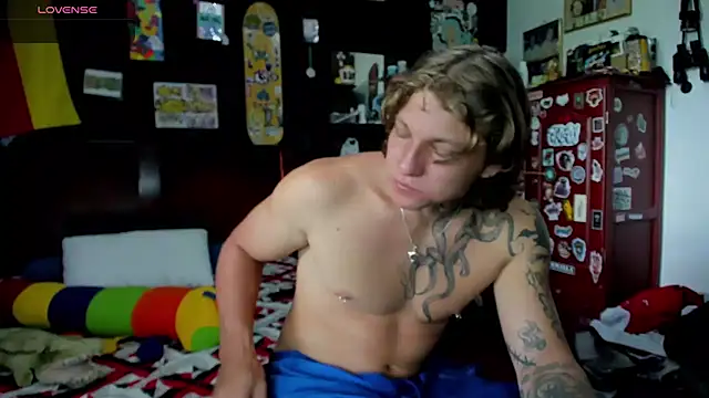 Snapshot of Tom_Krakow chatting on 11-01-25, 06:21 Tom Krakow online show from 11-01-25, 06:21