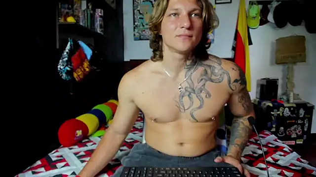 Snapshot of Tom_Krakow chatting on 02-20-26, 07:47 Tom Krakow online show from 02-20-26, 07:47