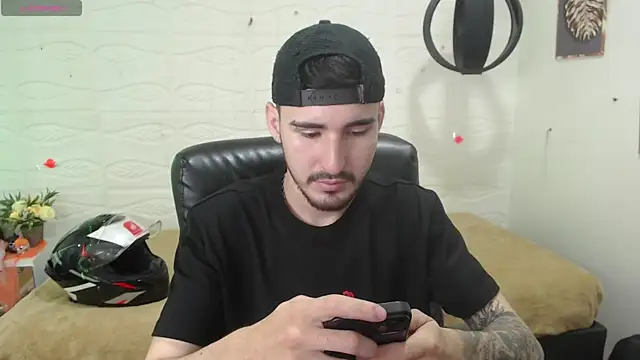 DmitriSanders online show from 12-13-24, 01:04