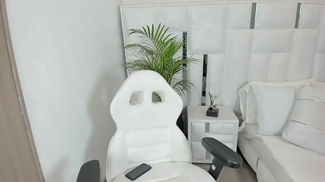 Snapshot of imkrystall chatting on 09-09-25, 05:23 imkrystall online show from 09-09-25, 05:23