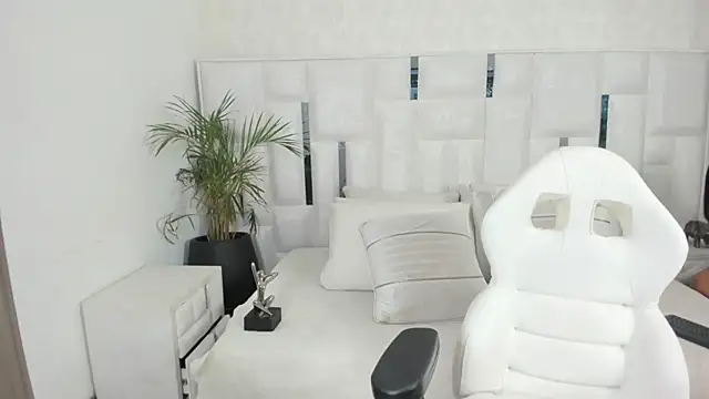 Snapshot of imkrystall chatting on 11-08-25, 09:02 imkrystall online show from 11-08-25, 09:02