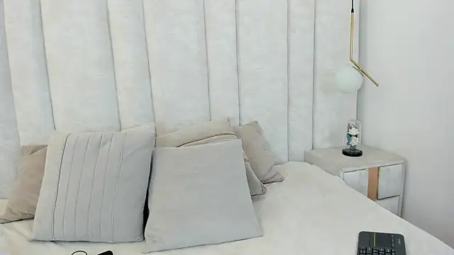 imkrystall online show from 12-18-25, 08:26