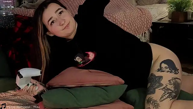 Snapshot of Megan__Hart chatting on 12-20-24, 01:58 Megan  Hart online show from 12-20-24, 01:58