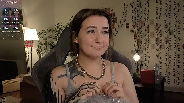 Snapshot of Megan__Hart chatting on 01-17-25, 01:04 Megan  Hart online show from 01-17-25, 01:04