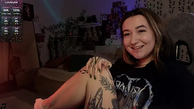 Snapshot of Megan__Hart chatting on 01-29-25, 12:01 Megan  Hart online show from 01-29-25, 12:01