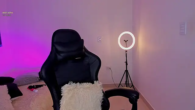 melanyrouse1 online show from 04-23-26, 08:11