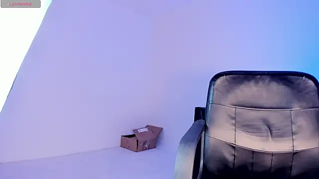 alicee smithh1 online show from 12-02-25, 08:15