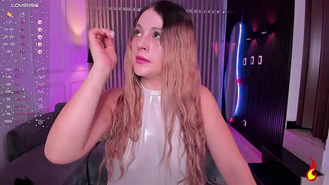 Snapshot of Leah_Grey chatting on 01-06-25, 03:40 Leah Grey online show from 01-06-25, 03:40