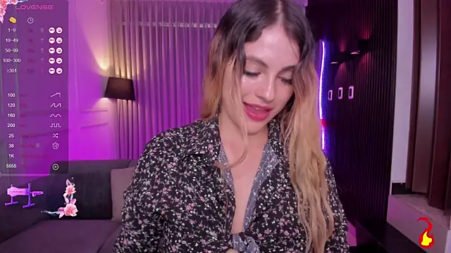 Snapshot of Leah_Grey chatting on 01-31-25, 03:11 Leah Grey online show from 01-31-25, 03:11