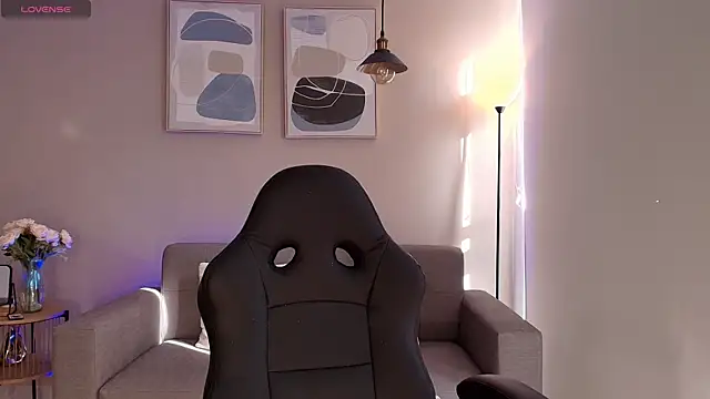 Snapshot of MirandaShaw chatting on 09-19-25, 08:53 MirandaShaw online show from 09-19-25, 08:53