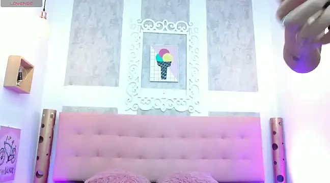 Snapshot of Cloeandtyfanny chatting on 02-23-25, 03:35 Cloeandtyfanny online show from 02-23-25, 03:35