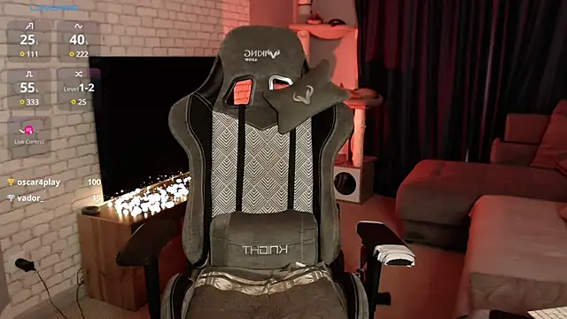 Snapshot of LeoPaulini chatting on 03-10-25, 01:43 LeoPaulini online show from 03-10-25, 01:43