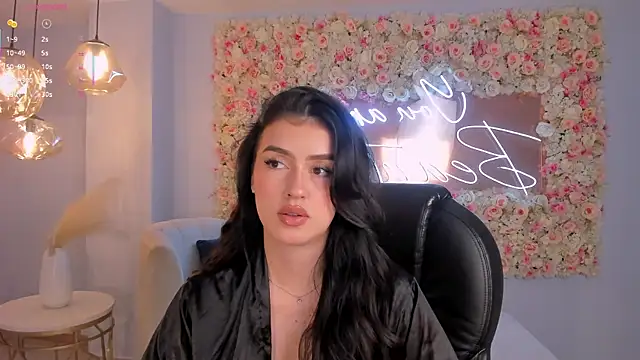 Snapshot of PaulinaSantos_ chatting on 11-01-25, 08:11 PaulinaSantos online show from 11-01-25, 08:11