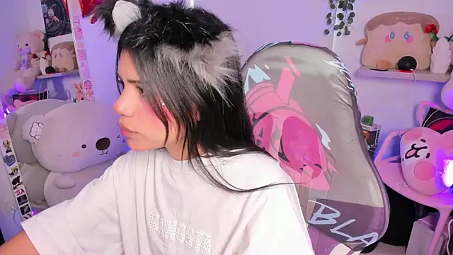 Snapshot of cutestephuwu chatting on 10-30-25, 10:10 cutestephuwu online show from 10-30-25, 10:10