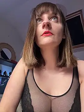 victoirenextdoor online show from 12-17-25, 07:42