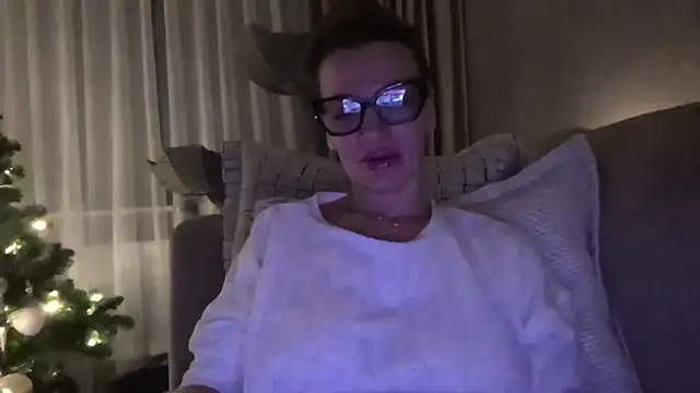 SweetMonicaUK online show from 12-15-25, 10:47