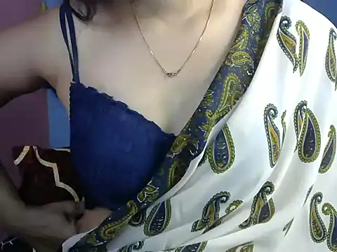 Snapshot of Black_cat_cutie chatting on 02-05-25, 04:37 Black cat cutie online show from 02-05-25, 04:37